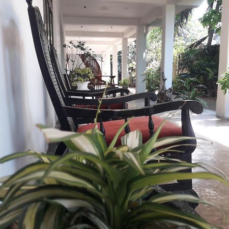 Sea Front Hikkaduwa Apartment Exterior photo