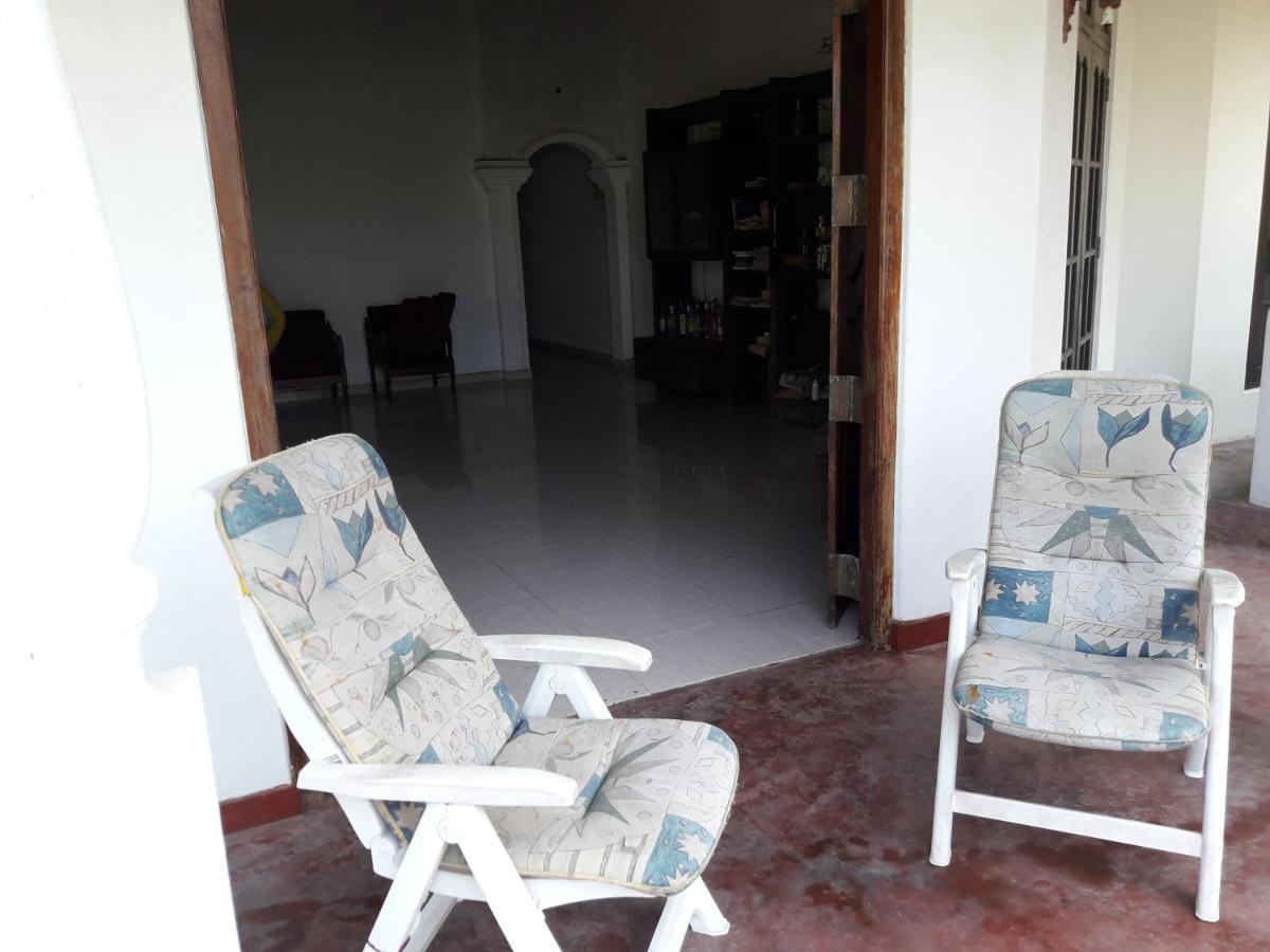 Sea Front Hikkaduwa Apartment Exterior photo