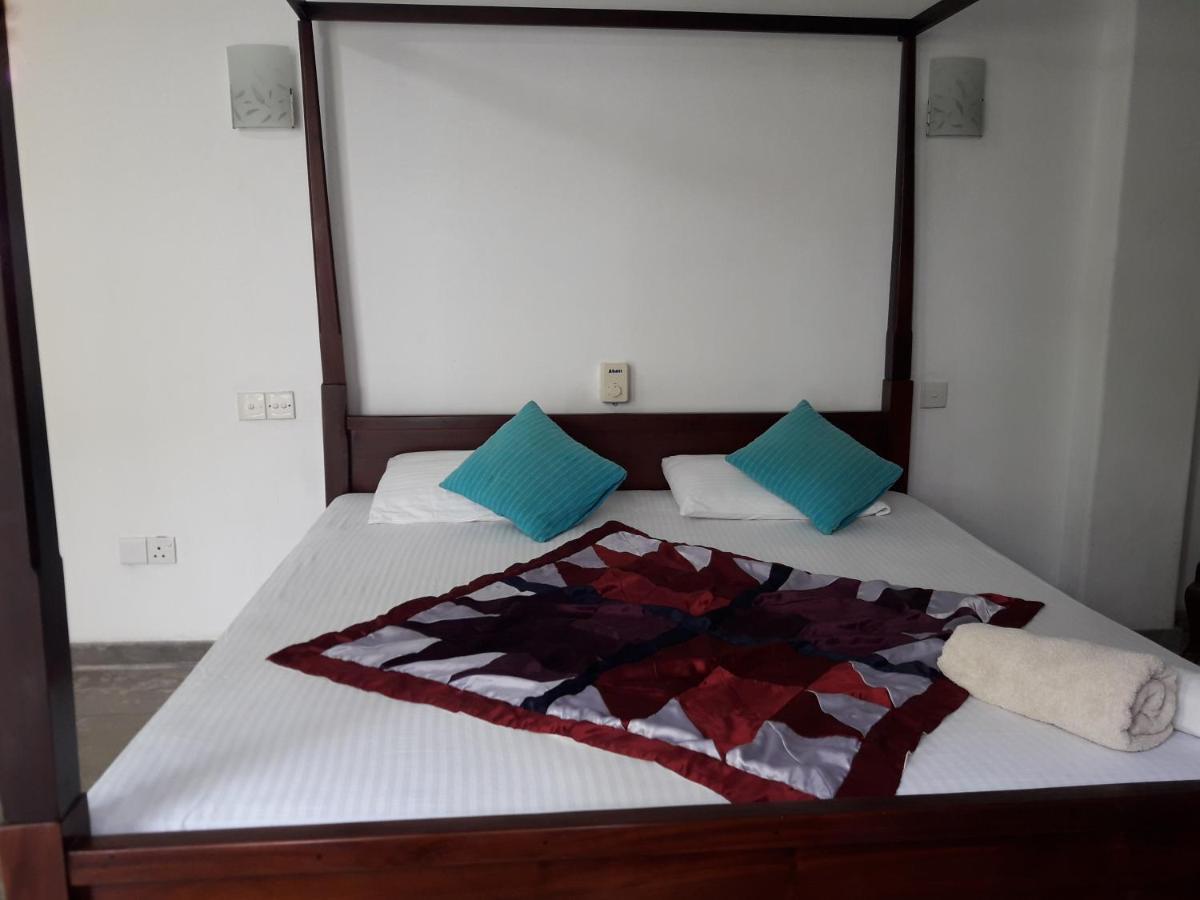 Sea Front Hikkaduwa Apartment Exterior photo
