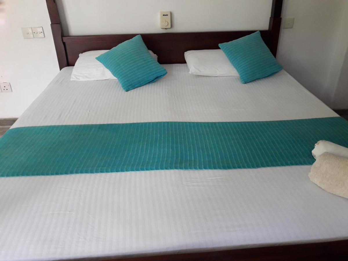 Sea Front Hikkaduwa Apartment Exterior photo