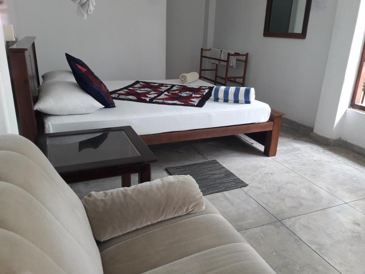 Sea Front Hikkaduwa Apartment Exterior photo