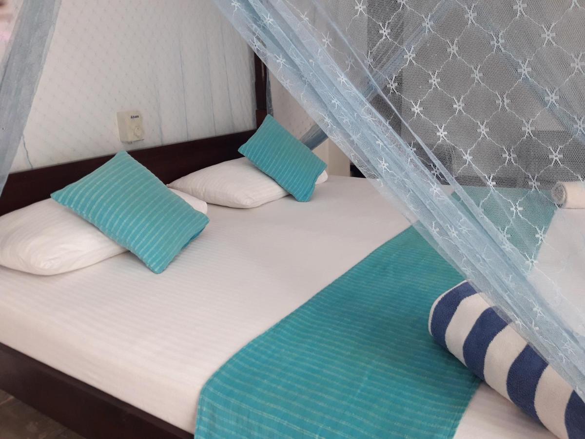Sea Front Hikkaduwa Apartment Exterior photo